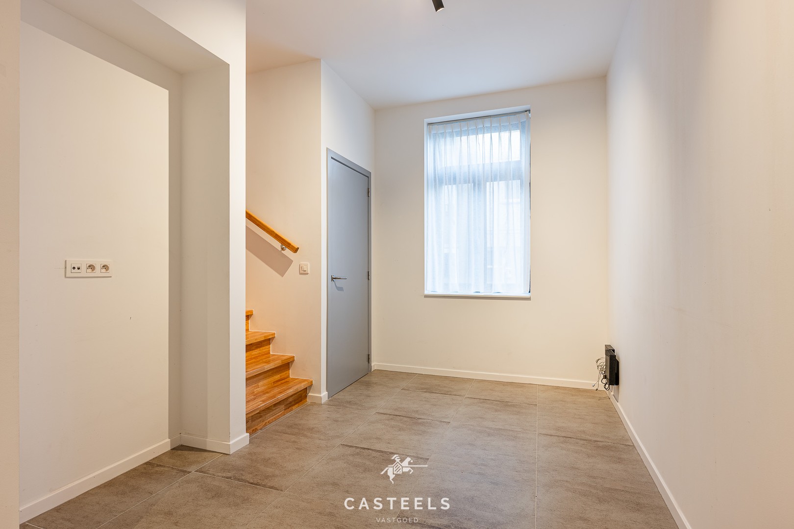 Afbeelding Recent gerenoveerde woning met 5 slpk, koer en terras te Gent - Casteels Vastgoed