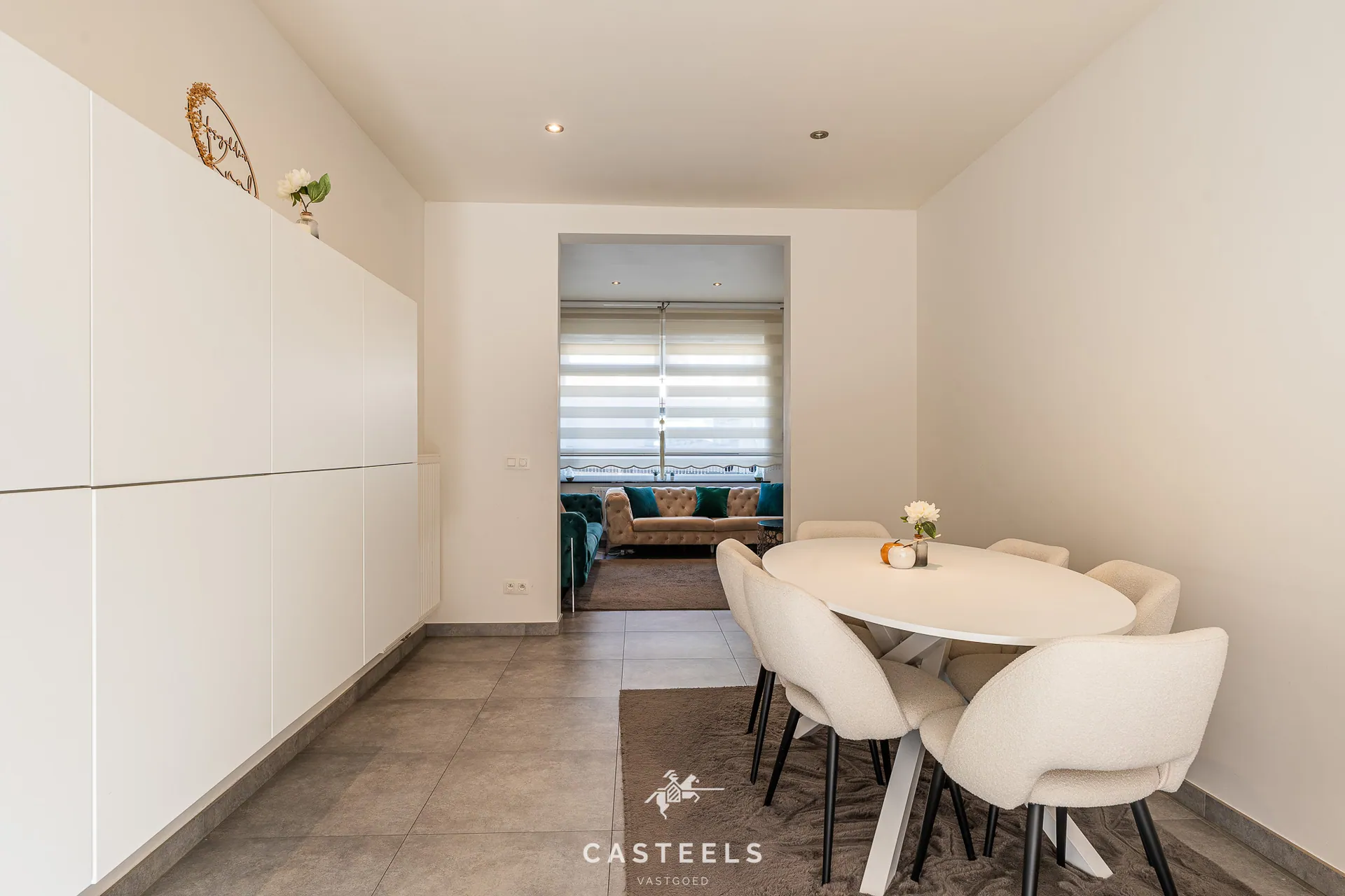 Afbeelding Gerenoveerde rijwoning te koop in Mariakerke - Casteels Vastgoed