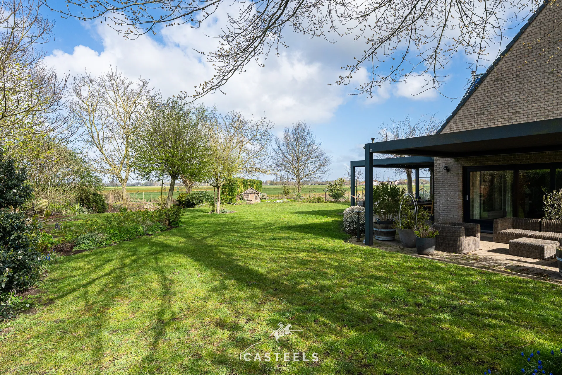Afbeelding Villa met karakter en open zichten op een discrete topligging - Casteels Vastgoed
