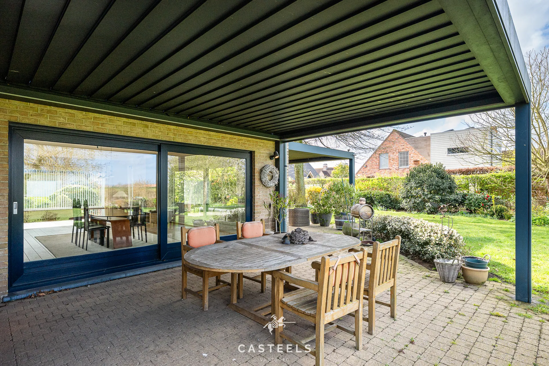 Afbeelding Villa met karakter en open zichten op een discrete topligging - Casteels Vastgoed