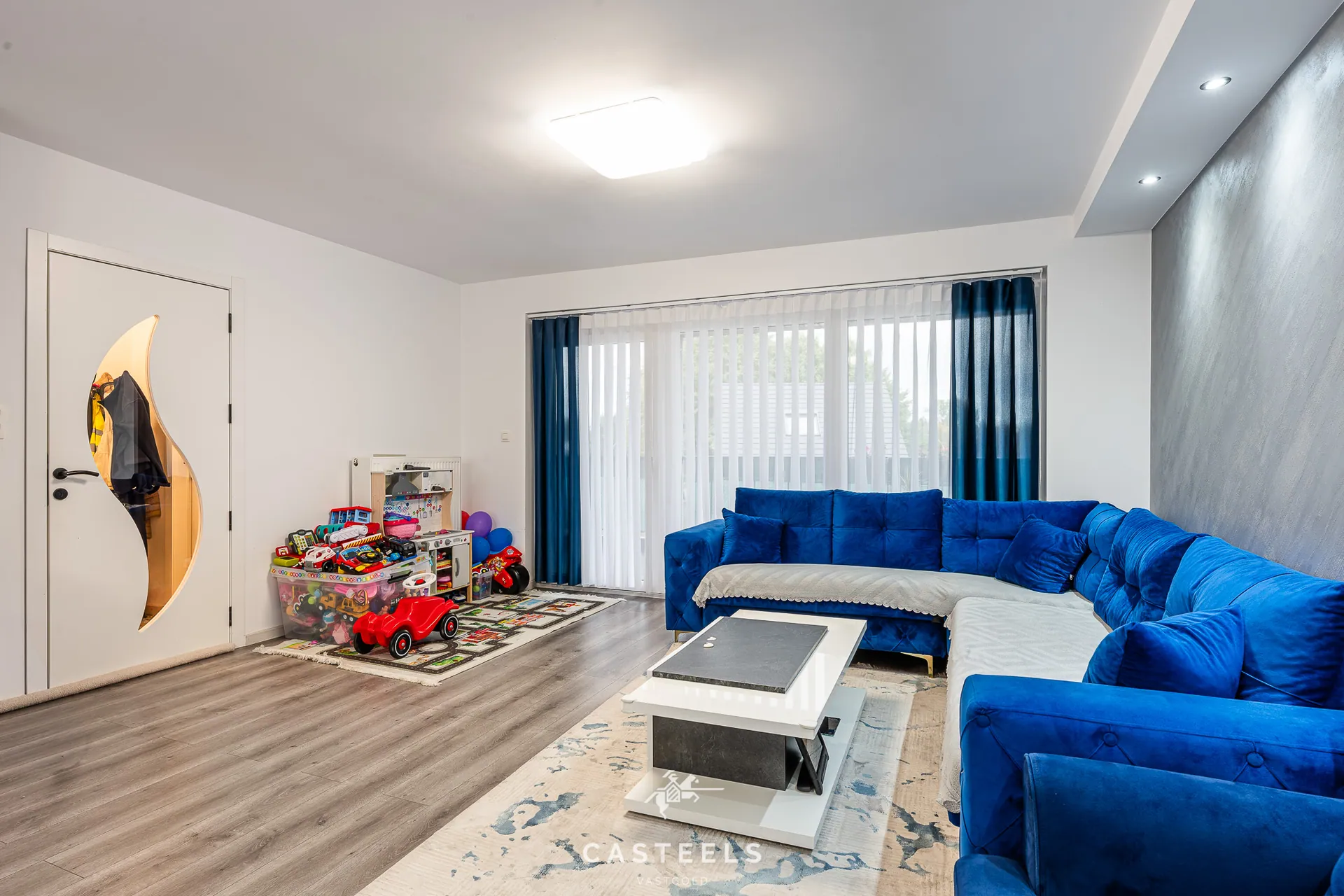 Afbeelding Gerenoveerd duplexappartement met groot terras, garage en 2 slaapkamers in Zelzate - Casteels Vastgoed